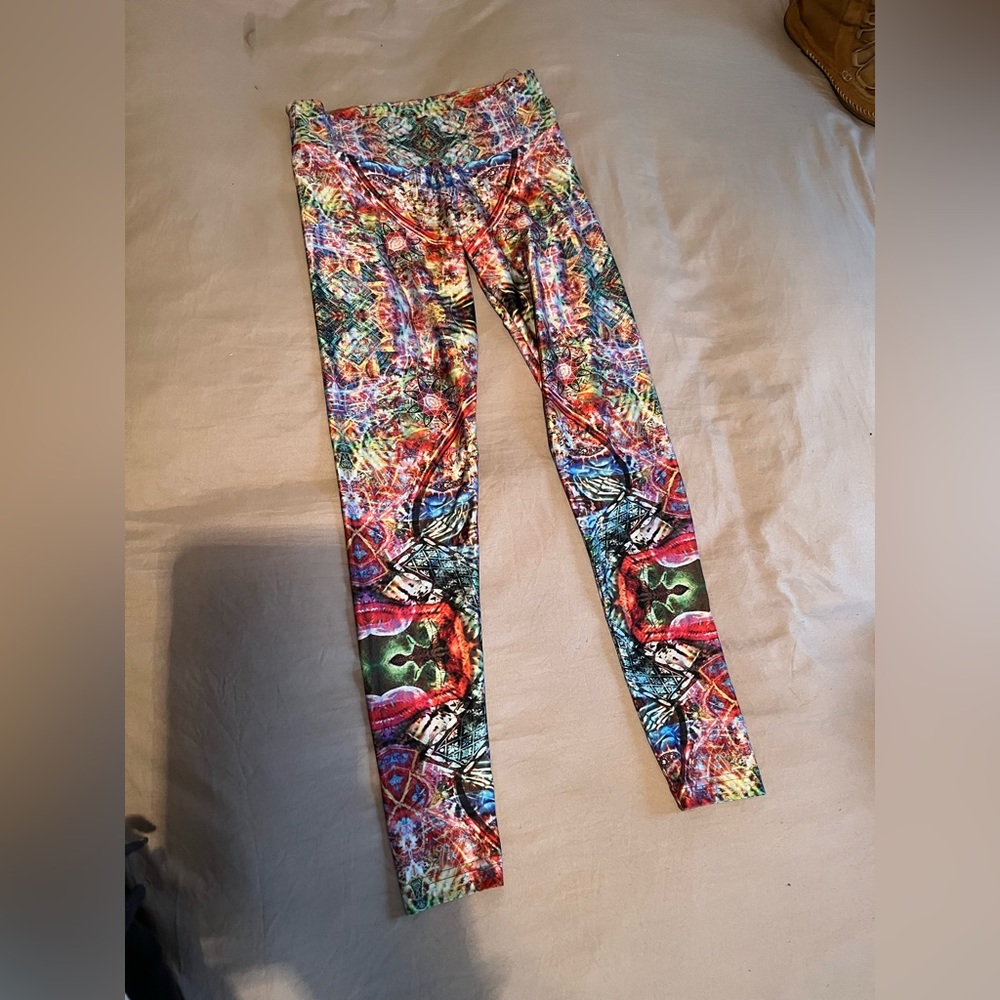 Jumbie art leggings